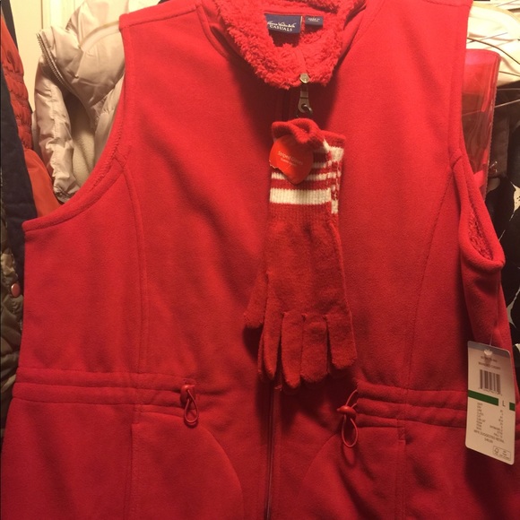 Red vest warm and fuzzy - Picture 5 of 5